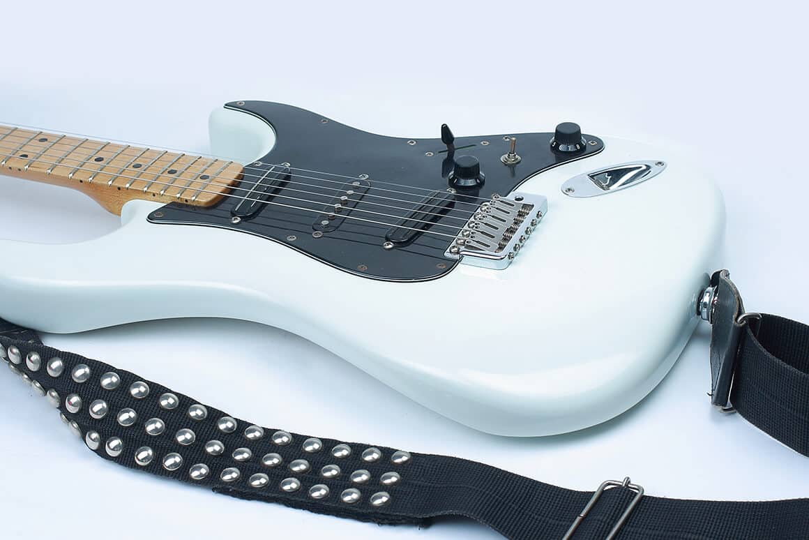 Comment bien choisir une sangle de guitare
