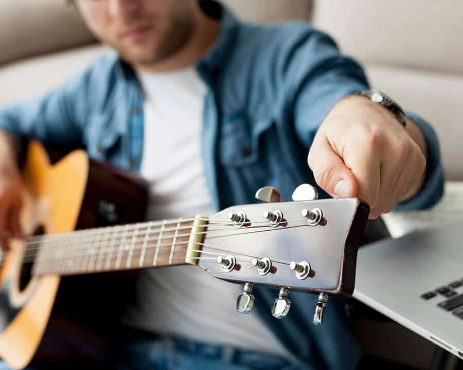 Les différents tirants de cordes de guitare