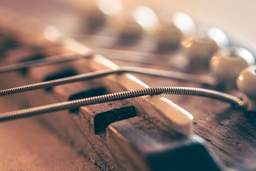 Les marques de cordes de guitare