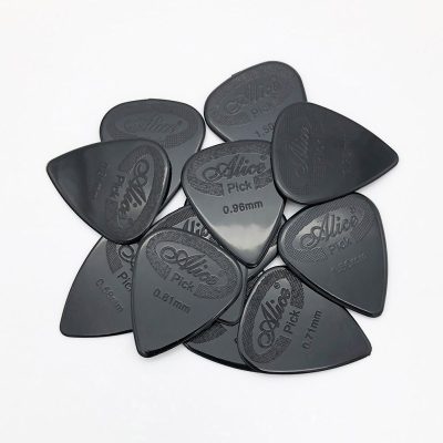 Lot de 100 médiator en nylon noir - épaisseur 0.81mm