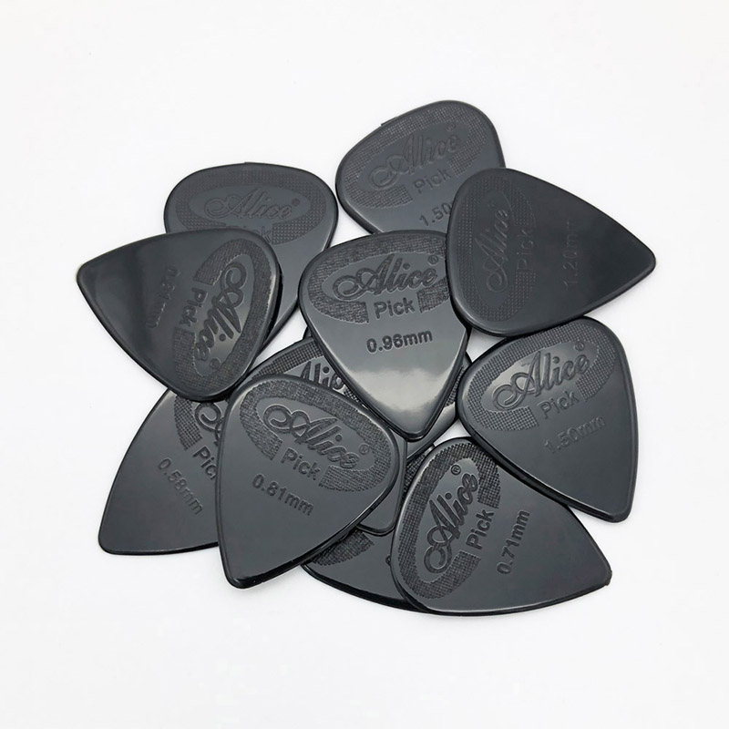 Lot de 100 médiator en nylon noir - épaisseur 0.96mm