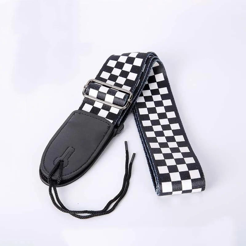 Sangle en tissu avec un motif damier blanc et noir