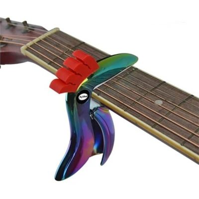Capodastre en métal en alliage de zinc en forme de Toucan - couleurs multicolore