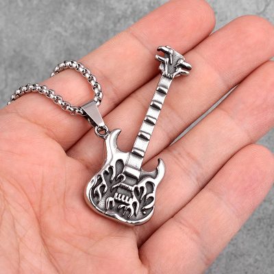 Colgante de Granjero Guitarra Infernal - Espíritu de Rock y Metal