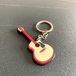Porte-clés guitare acoustique en caoutchouc souple